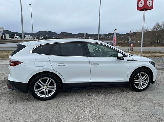 Skoda Enyaq 5 of 30