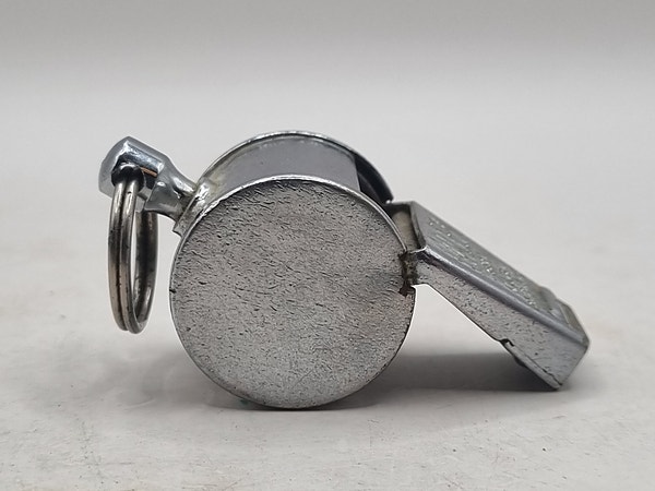 Vintage Halex “escargot” fløyte – England – metall / pea whistle