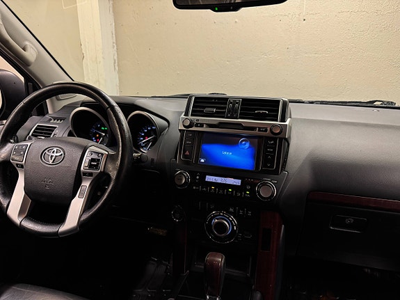 Toyota Land Cruiser 25 of 30