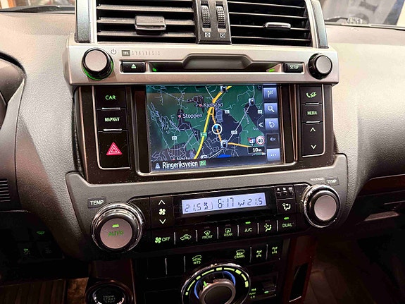 Toyota Land Cruiser 22 of 30