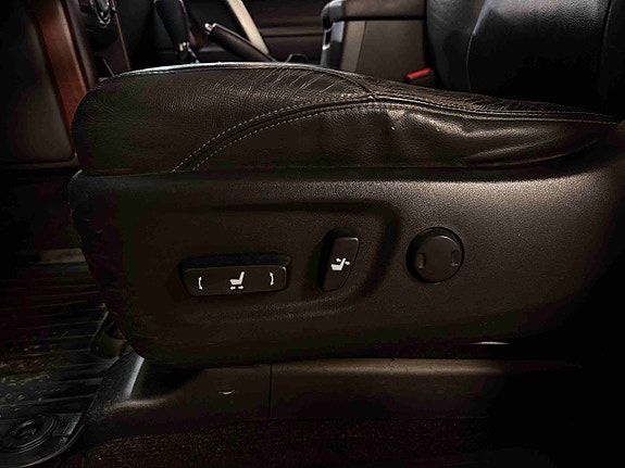 Toyota Land Cruiser 11 of 30
