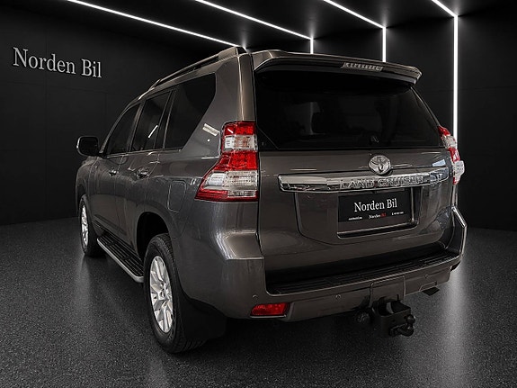 Toyota Land Cruiser 5 of 30