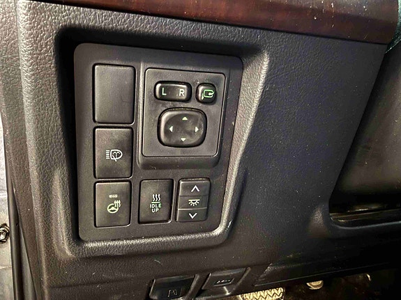 Toyota Land Cruiser 13 of 30