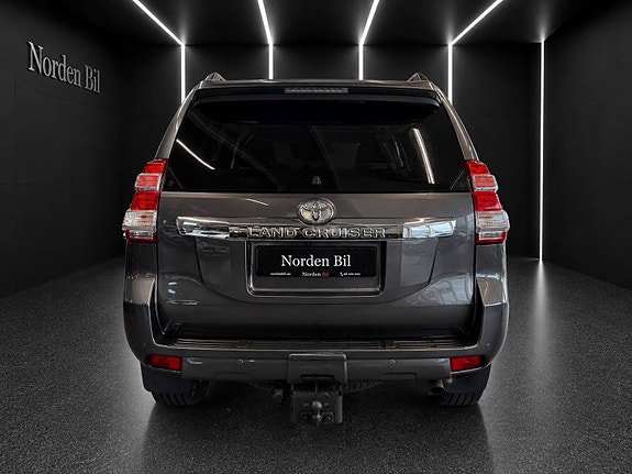 Toyota Land Cruiser 4 of 30