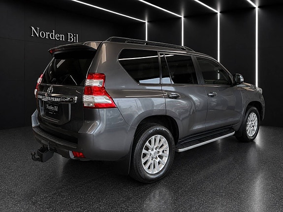 Toyota Land Cruiser 3 of 30