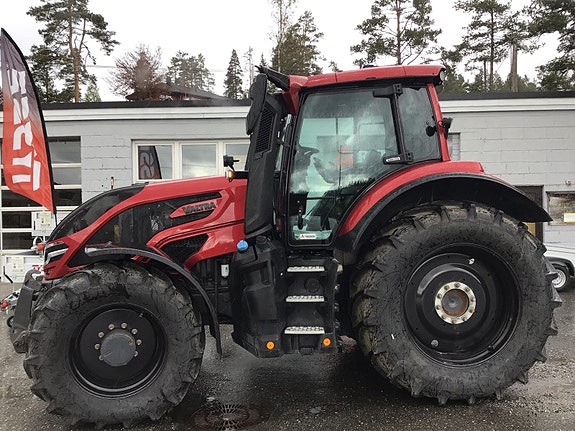 Valtra Q305 Ruby Red Edition! Valtra Guide cm, 2023, kr 1 825 000,-