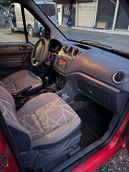 Ford Transit Connect 5 of 7