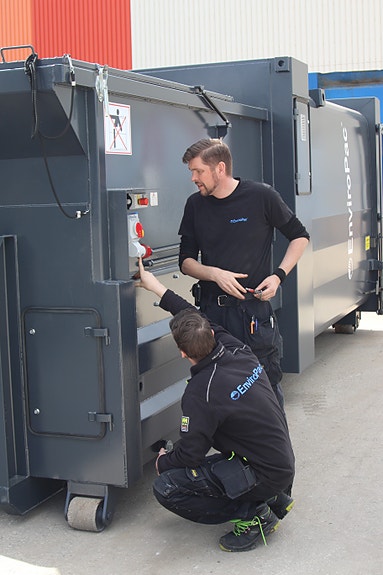 Arbeid på komprimatorer er en stor del av hverdagen.