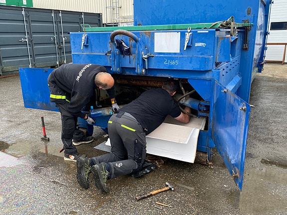 Mange slike maskiner er hydrauliske, så en sterk kandidat kan typisk:
Feilsøke på hydraulikk, ventiler, sylindre, slanger/lekkasje.
Forstå trykk, flow og ventilfunksjoner.
Skifte slanger og komponenter trygt og korrekt.