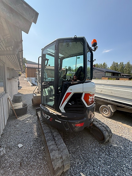 Bobcat E27 - Til leie 2 of 3