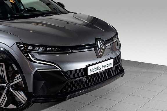 Renault Megane E-Tech 5 of 23