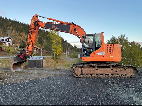 Doosan DX235LCR 3 of 5