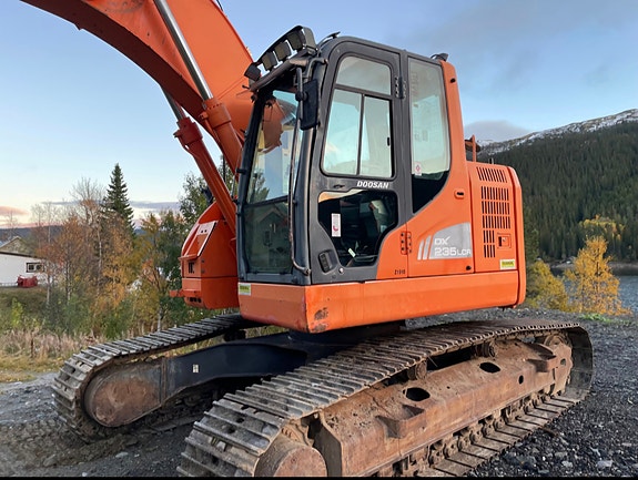 Doosan DX235LCR 2 of 5