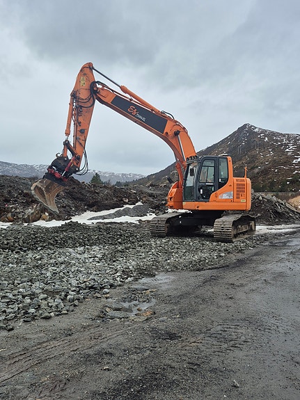 Doosan DX235LCR 2 of 5
