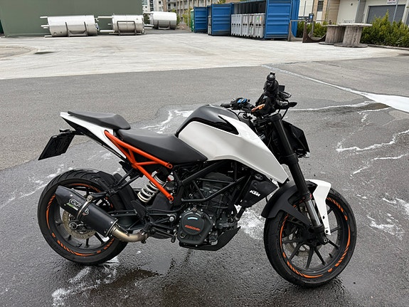 KTM 125 Duke 2 of 7