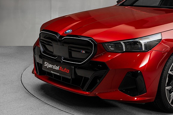 BMW i5 3 of 5