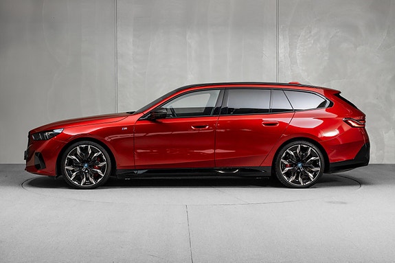 BMW i5 4 of 5