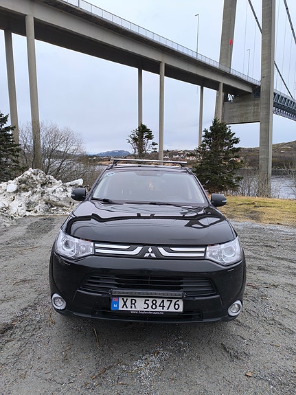 Mitsubishi Outlander 2 of 5