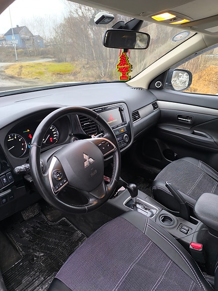 Mitsubishi Outlander 3 of 5