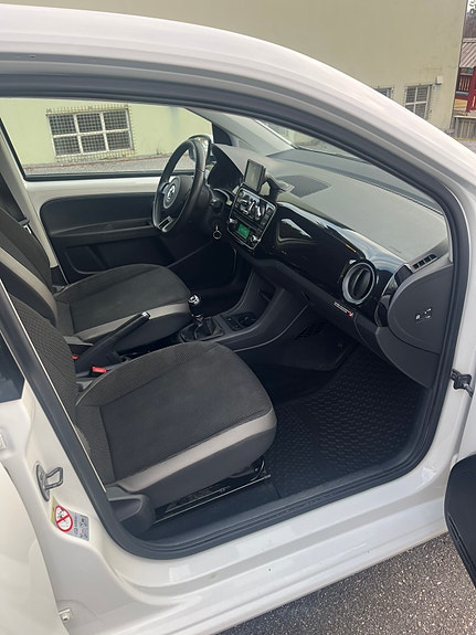 Volkswagen UP! 11 of 30