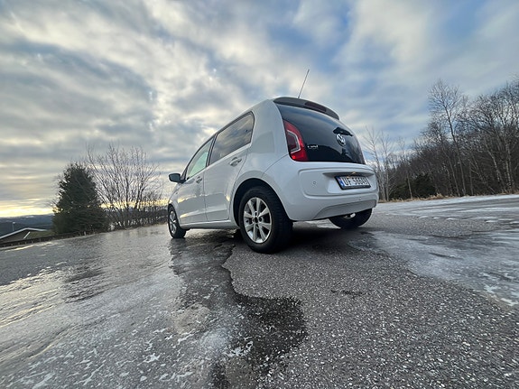 Volkswagen UP! 4 of 30