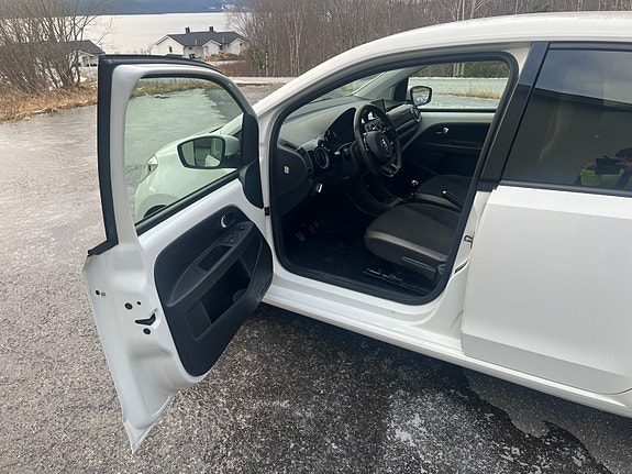 Volkswagen UP! 16 of 30