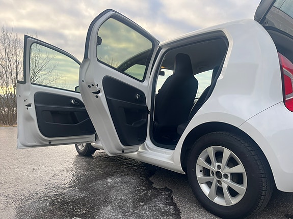 Volkswagen UP! 14 of 30