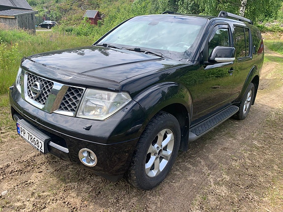 Nissan Pathfinder 5 of 5