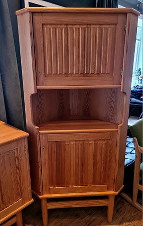 Torbjørn Afdal hjørneskap – Biri Møbelindustri