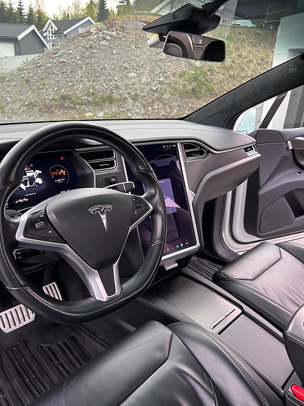 Tesla Model X 24 of 30