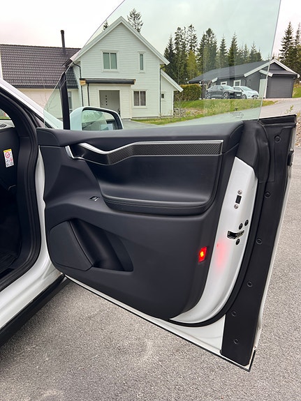 Tesla Model X 19 of 30