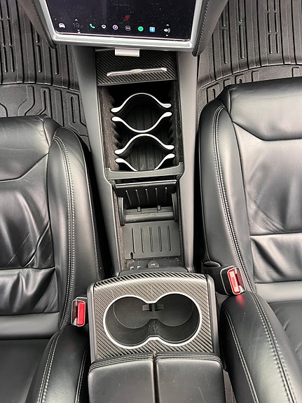 Tesla Model X 26 of 30