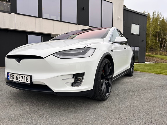 Tesla Model X 16 of 30