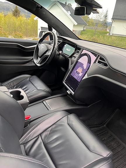 Tesla Model X 23 of 30