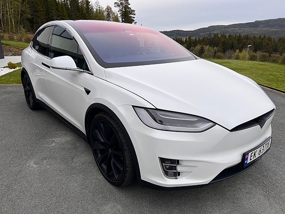 Tesla Model X 18 of 30