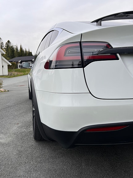 Tesla Model X 14 of 30