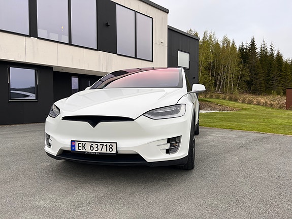 Tesla Model X 17 of 30