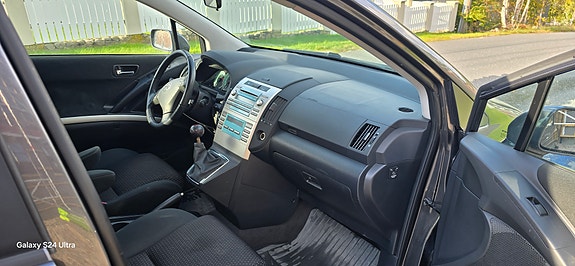Toyota Corolla Verso 21 of 30