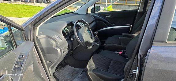 Toyota Corolla Verso 16 of 30