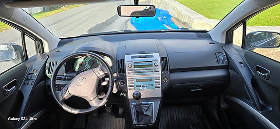 Toyota Corolla Verso 12 of 30
