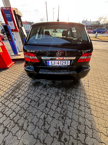 Mercedes-Benz B180 23 of 30