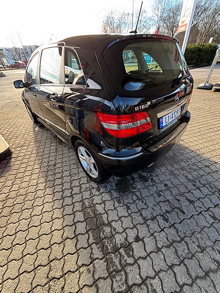 Mercedes-Benz B180 20 of 30