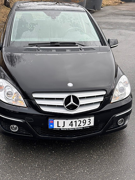 Mercedes-Benz B180 4 of 30