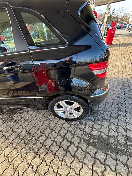 Mercedes-Benz B180 22 of 30
