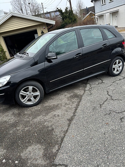 Mercedes-Benz B180 9 of 30