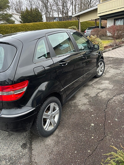Mercedes-Benz B180 8 of 30