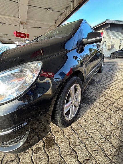 Mercedes-Benz B180 16 of 30