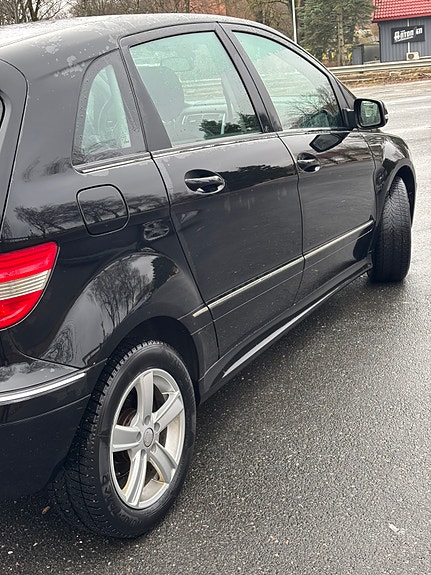 Mercedes-Benz B180 12 of 30