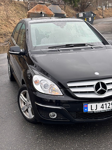 Mercedes-Benz B180 6 of 30