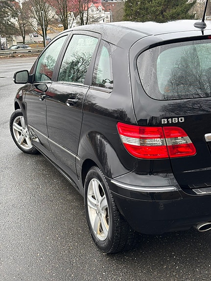 Mercedes-Benz B180 13 of 30
